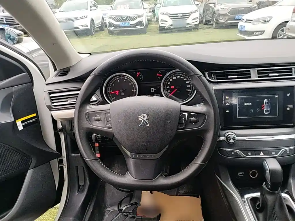 Peugeot 408 2015 — фото 11