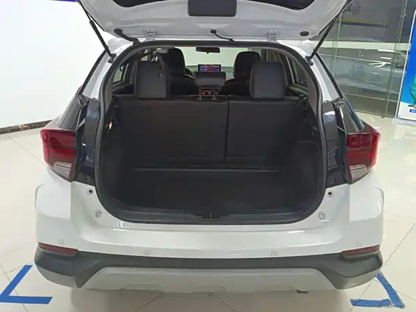 Toyota Yaris L 2021
