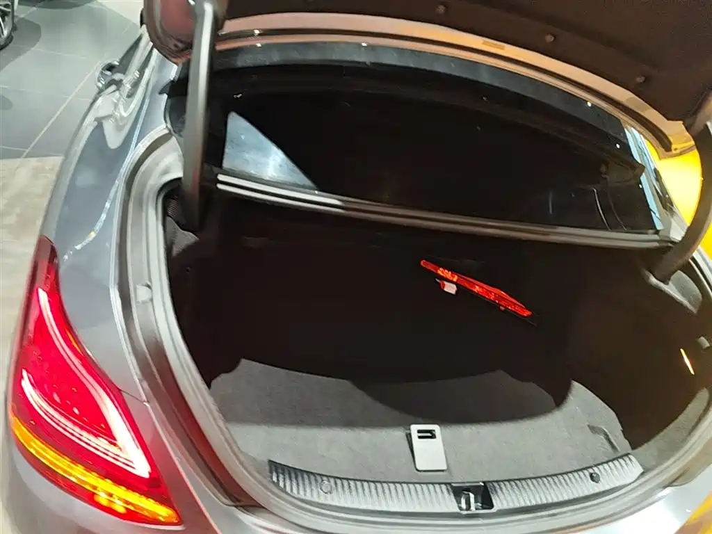 Mercedes-Benz C-Class 2019 — фото 19