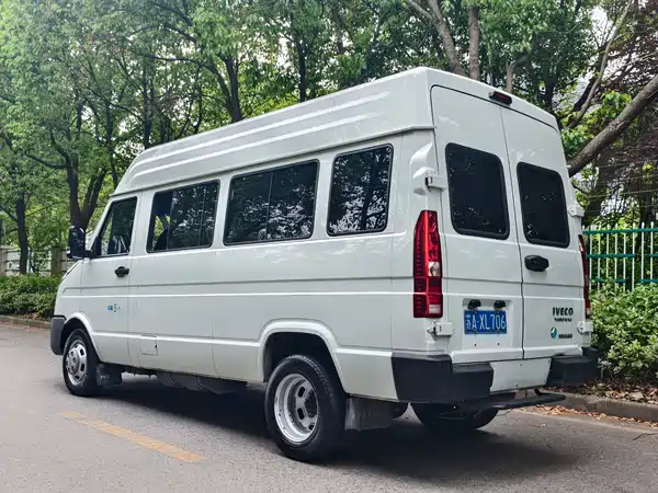 Iveco Proud 2025