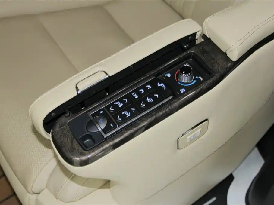 Toyota Vellfire 2022 — фото 21