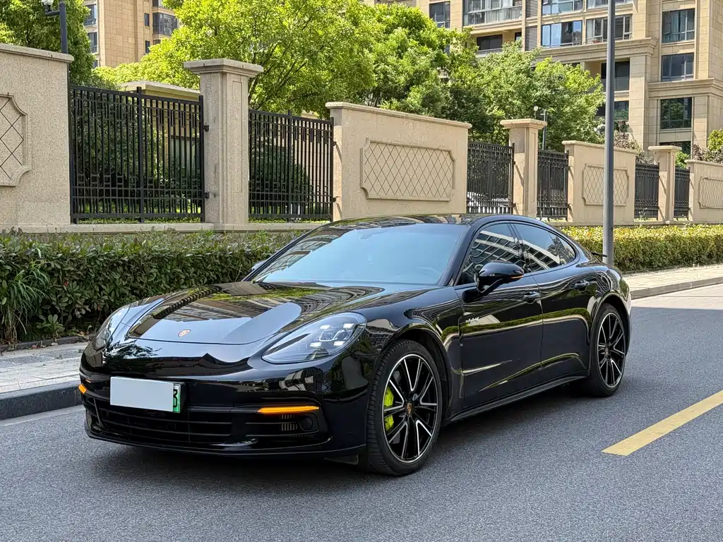 Porsche Panamera Hybrid 2020