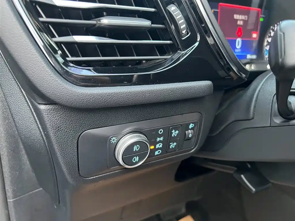 Ford Escape 2022 — фото 8