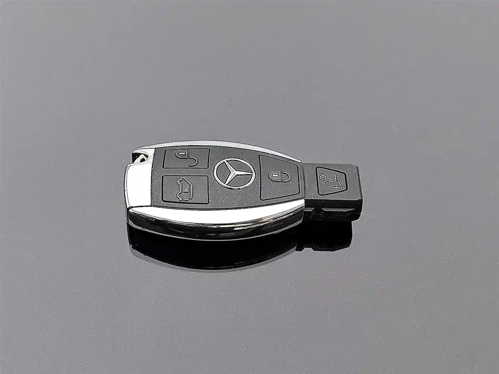 Mercedes-Benz V-Class 2022 — фото 19