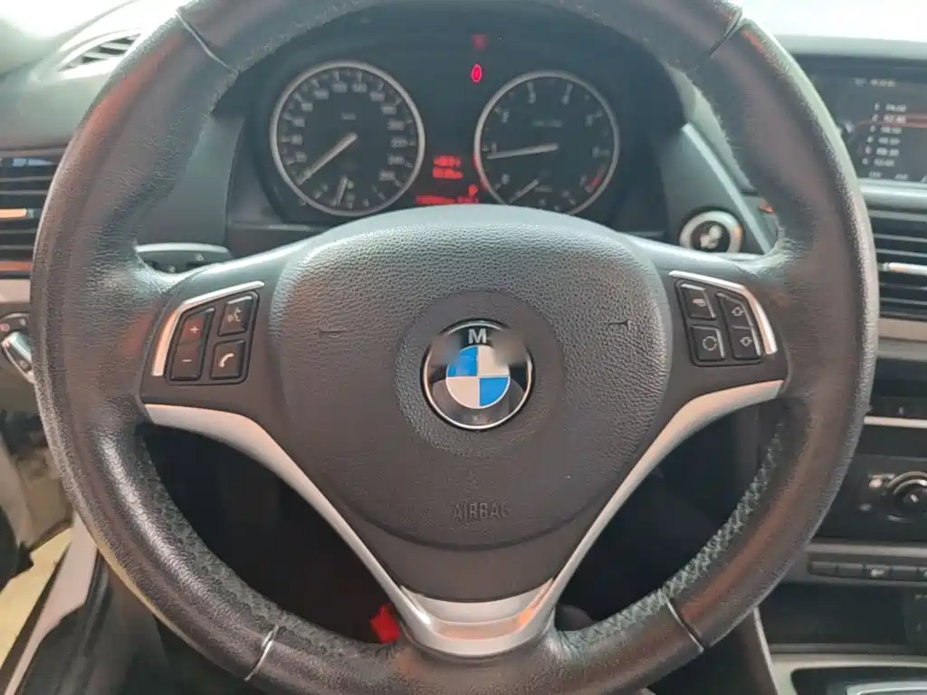 BMW X1 2014 — фото 11