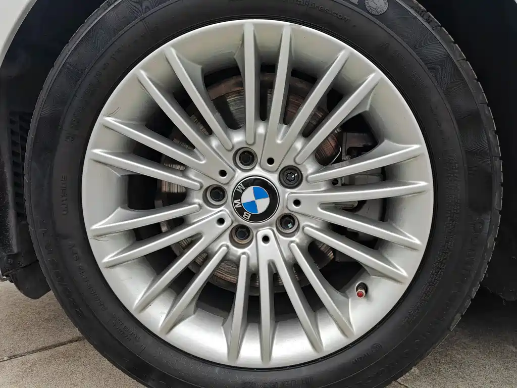 BMW 5 Series 2015 — фото 14