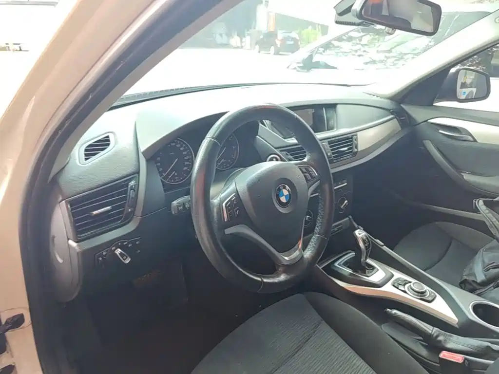 BMW X1 2014 — фото 10