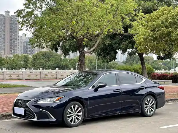 Lexus ES 2018