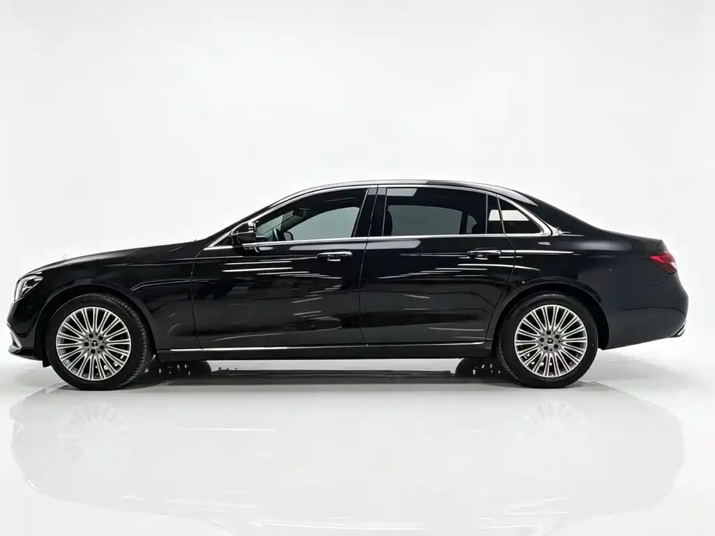 Mercedes-Benz E-Class 2023 — фото 6