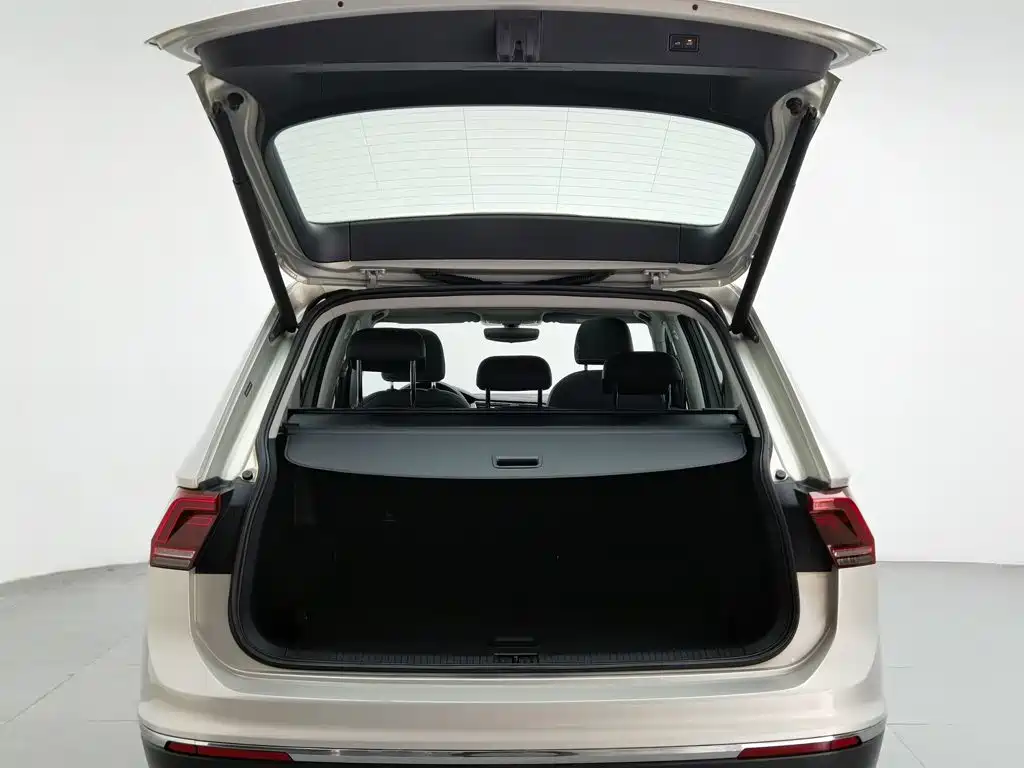 Volkswagen Tiguan L 2017 — фото 16