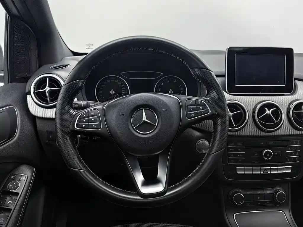 Mercedes-Benz B-Class 2015 — фото 11