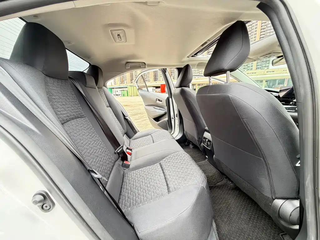 Toyota Corolla 2023 — фото 10