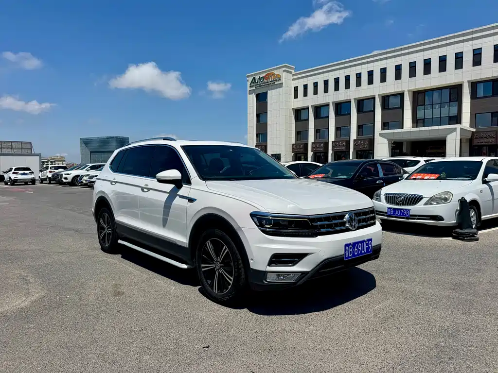 Volkswagen Tiguan L 2017 — фото 3