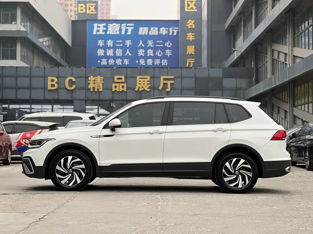 Volkswagen Tiguan L 2022 — фото 4