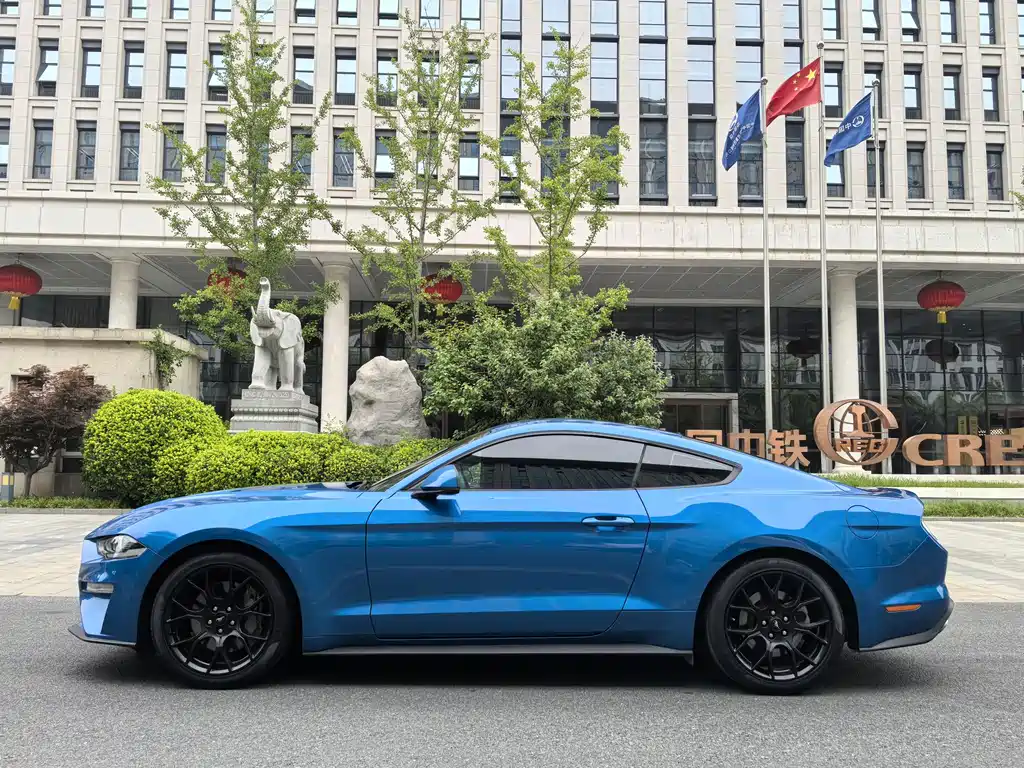 Ford Mustang 2022 — фото 7