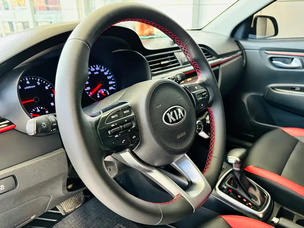 Kia KX Cross 2019 — фото 17