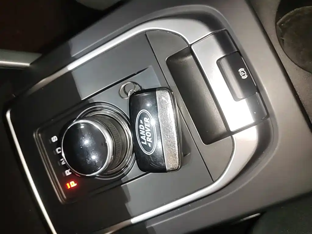 Land Rover Discovery Sport 2017 — фото 9