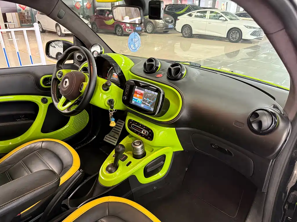 smart Fortwo 2018 — фото 12