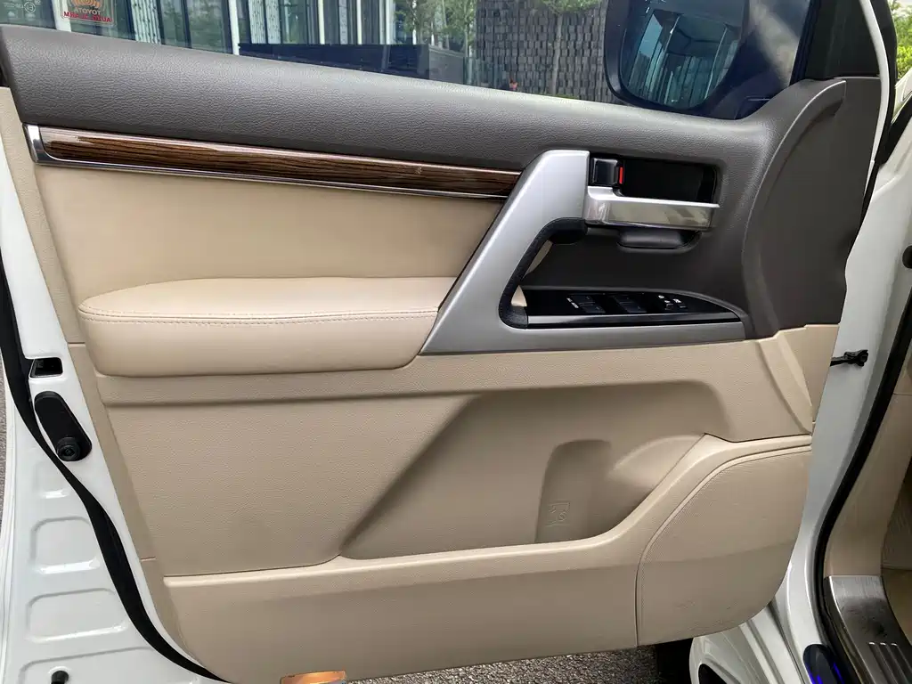 Toyota Land Cruiser 2019 — фото 8