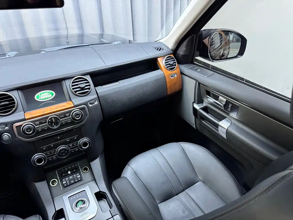 Land Rover Discovery 2016 — фото 10