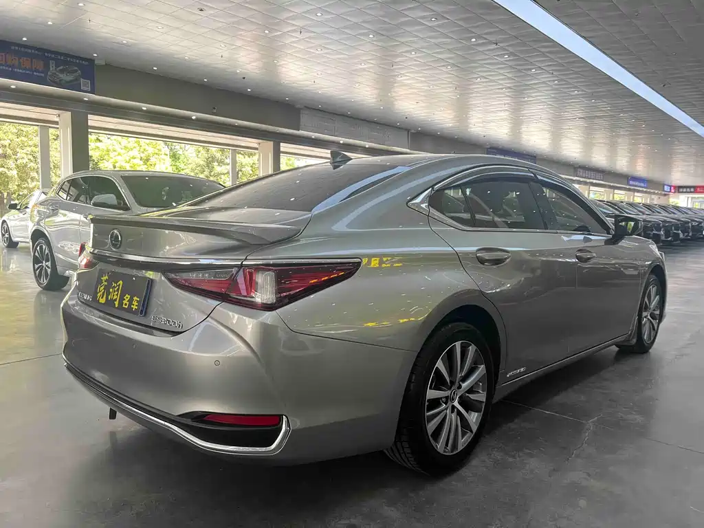 Lexus ES 2021 — фото 4