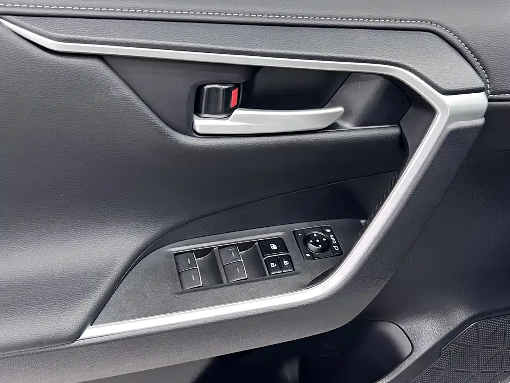 Toyota Wildlander 2023 — фото 18