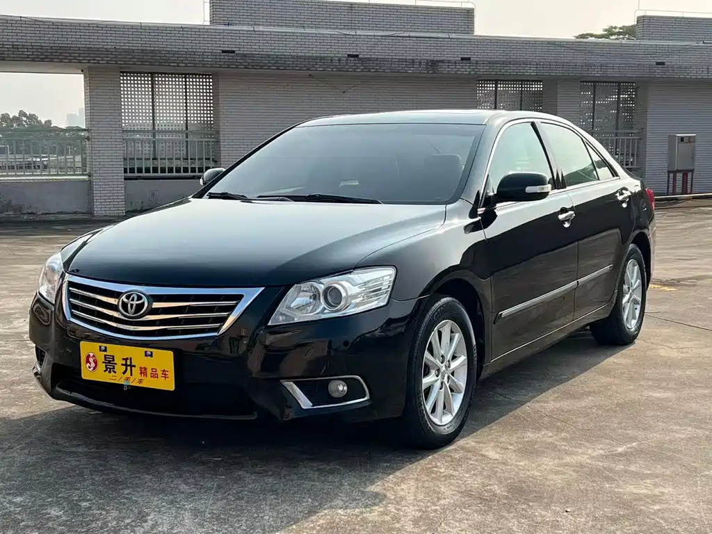 Toyota Camry 2010 — фото 1