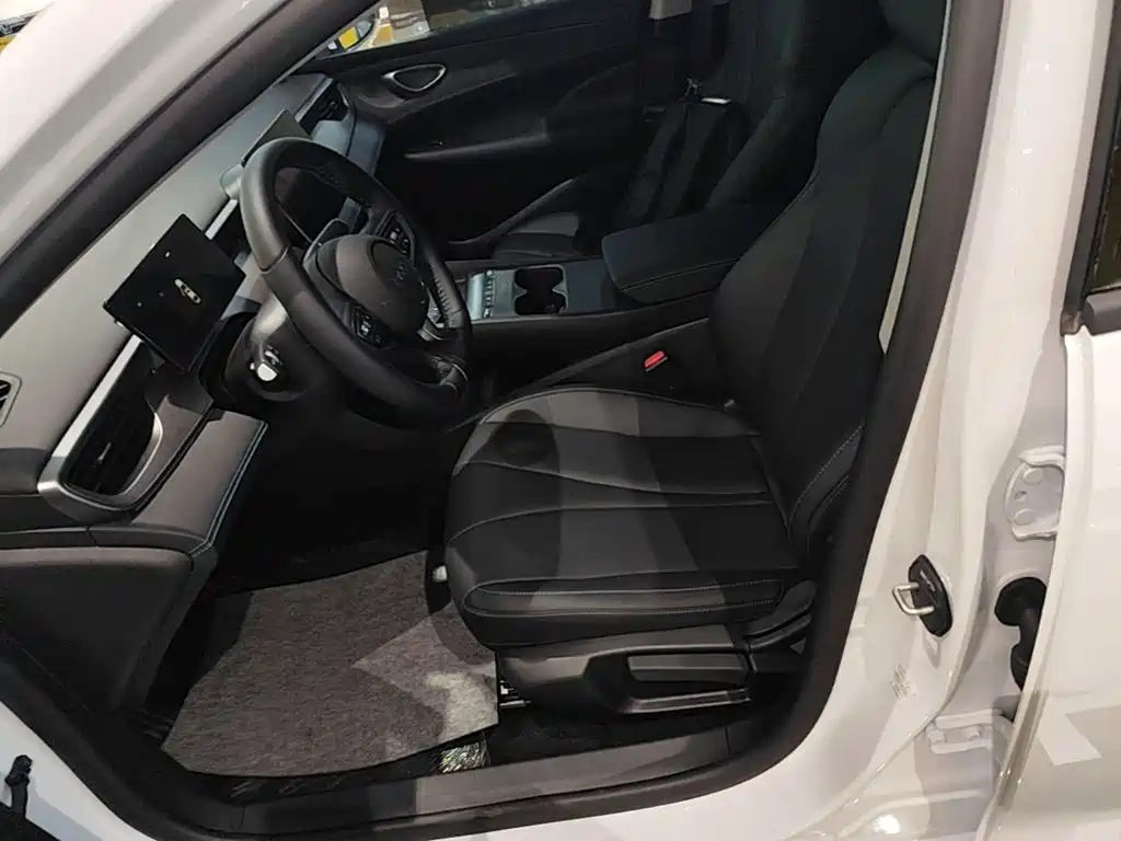 BYD Seal 05 DM-i 2026 — фото 15