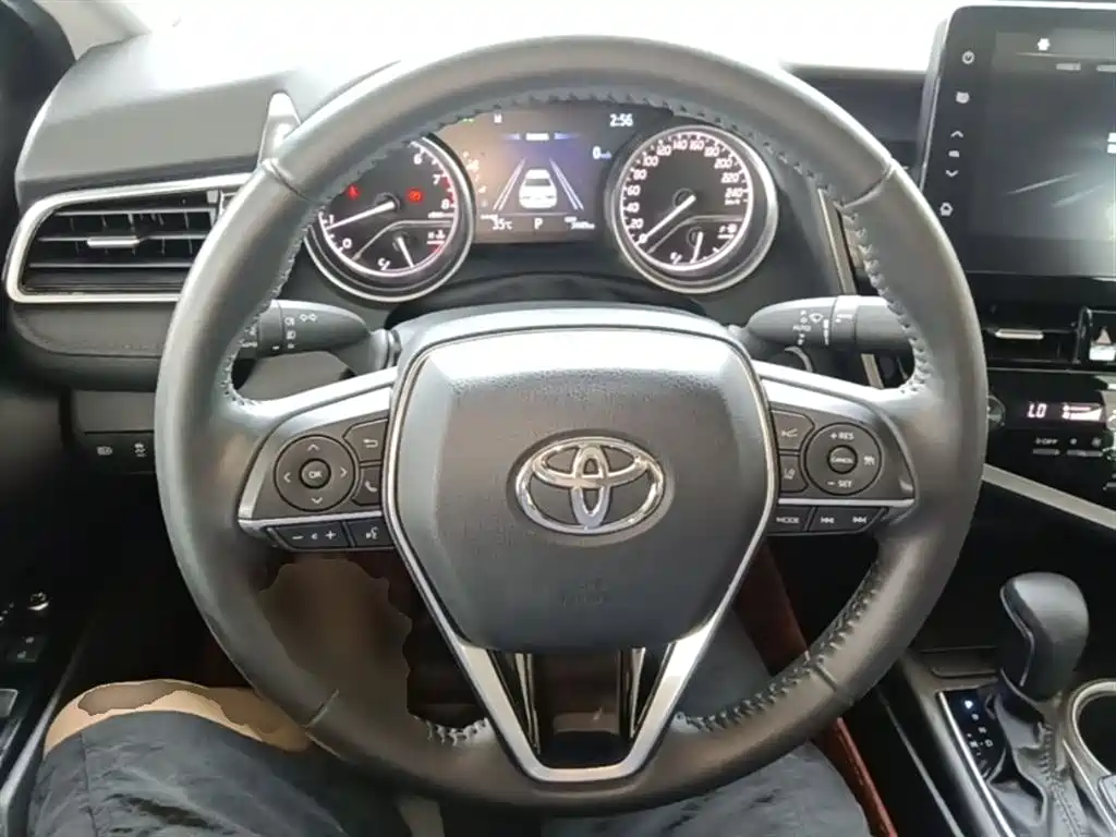 Toyota Camry 2022 — фото 10