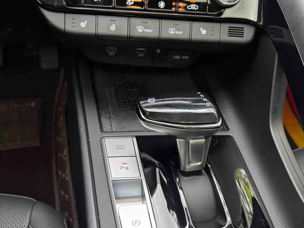 Hyundai Elantra 2023 — фото 18