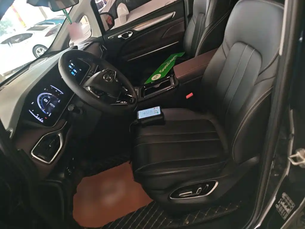 GAC Trumpchi M6 2024 — фото 15