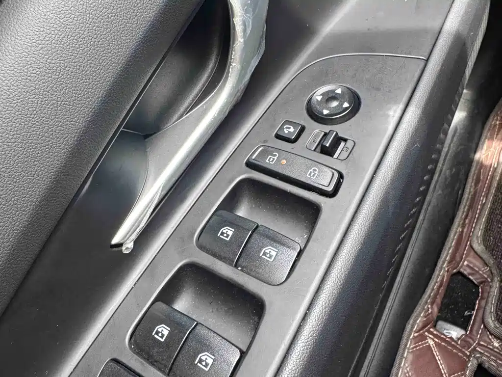 Hyundai Elantra 2023 — фото 23