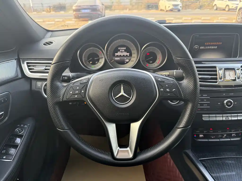 Mercedes-Benz E-Class 2016 — фото 16
