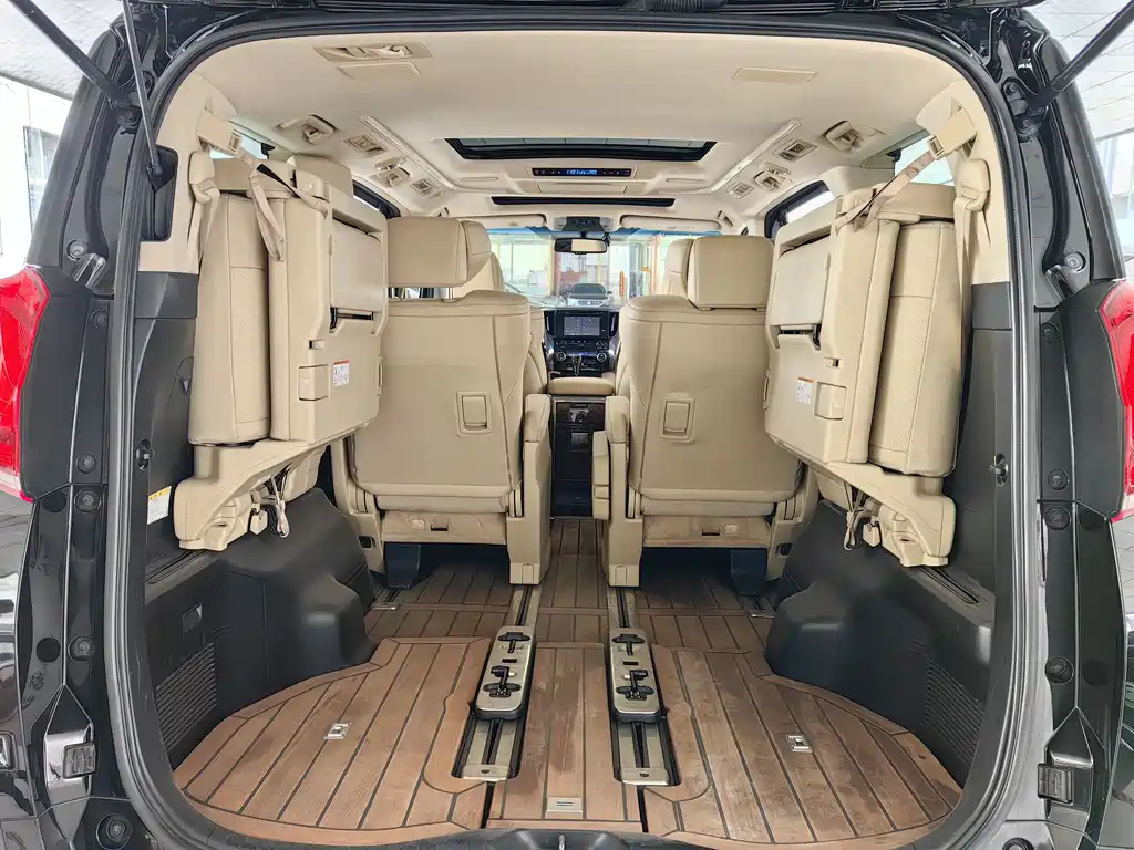 Toyota Alphard 2018 — фото 16