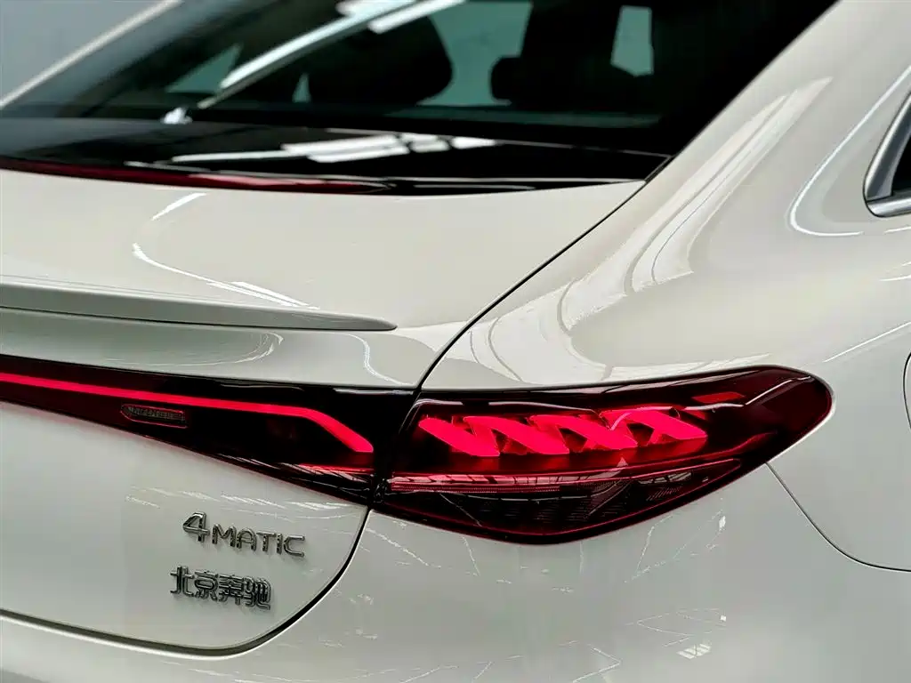 Mercedes-Benz EQE 2025