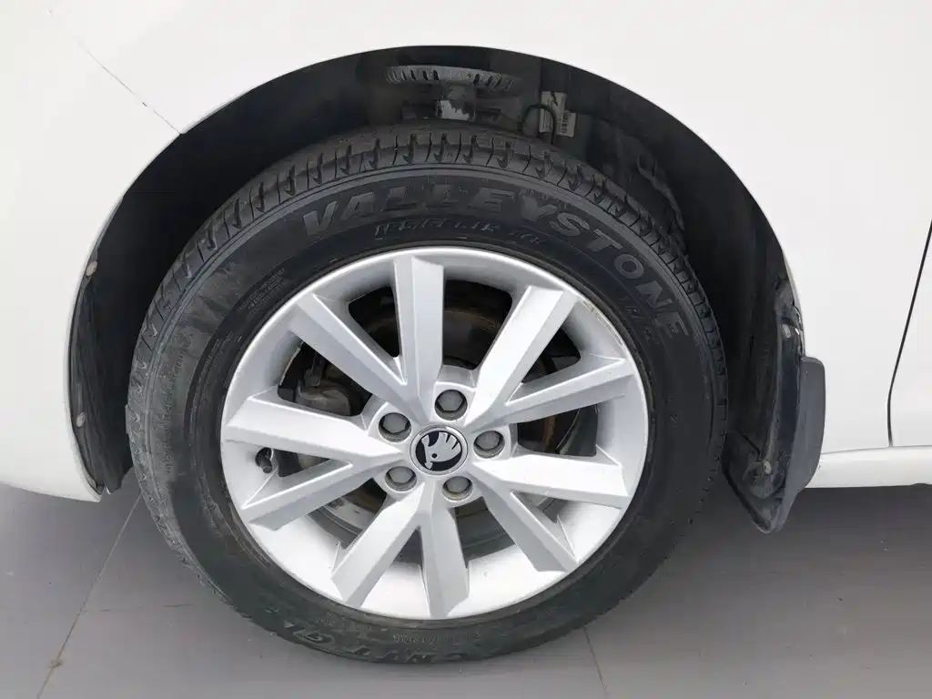 Skoda Rapid 2017 — фото 17