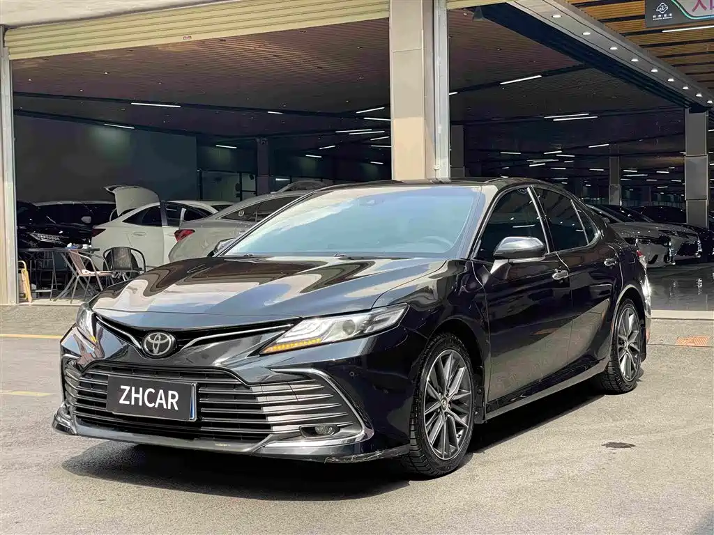 Toyota Camry 2022 — фото 1