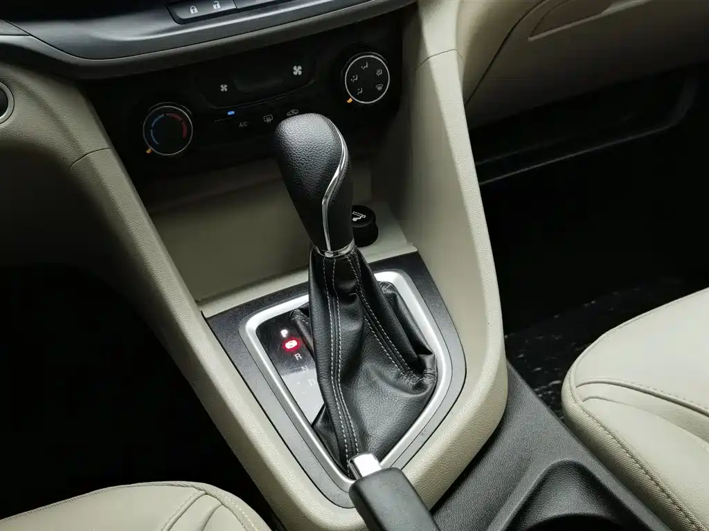 Buick Excelle 2017 — фото 13