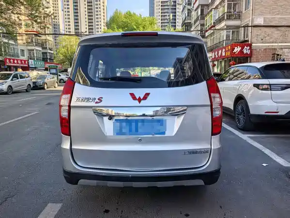 Wuling Hongguang 2015