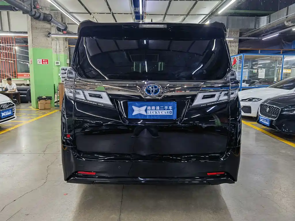 Toyota Vellfire 2021 — фото 5