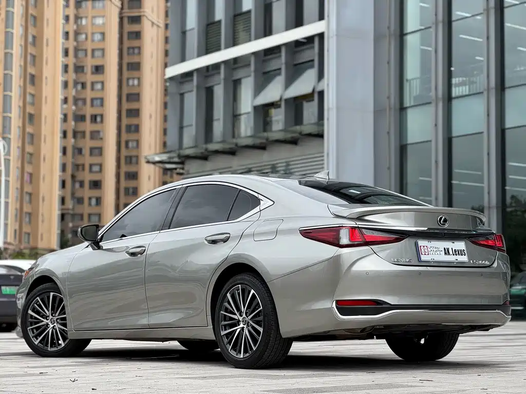 Lexus ES 2023 — фото 2