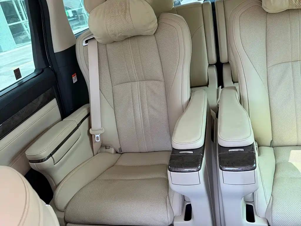 Toyota Alphard 2023 — фото 16