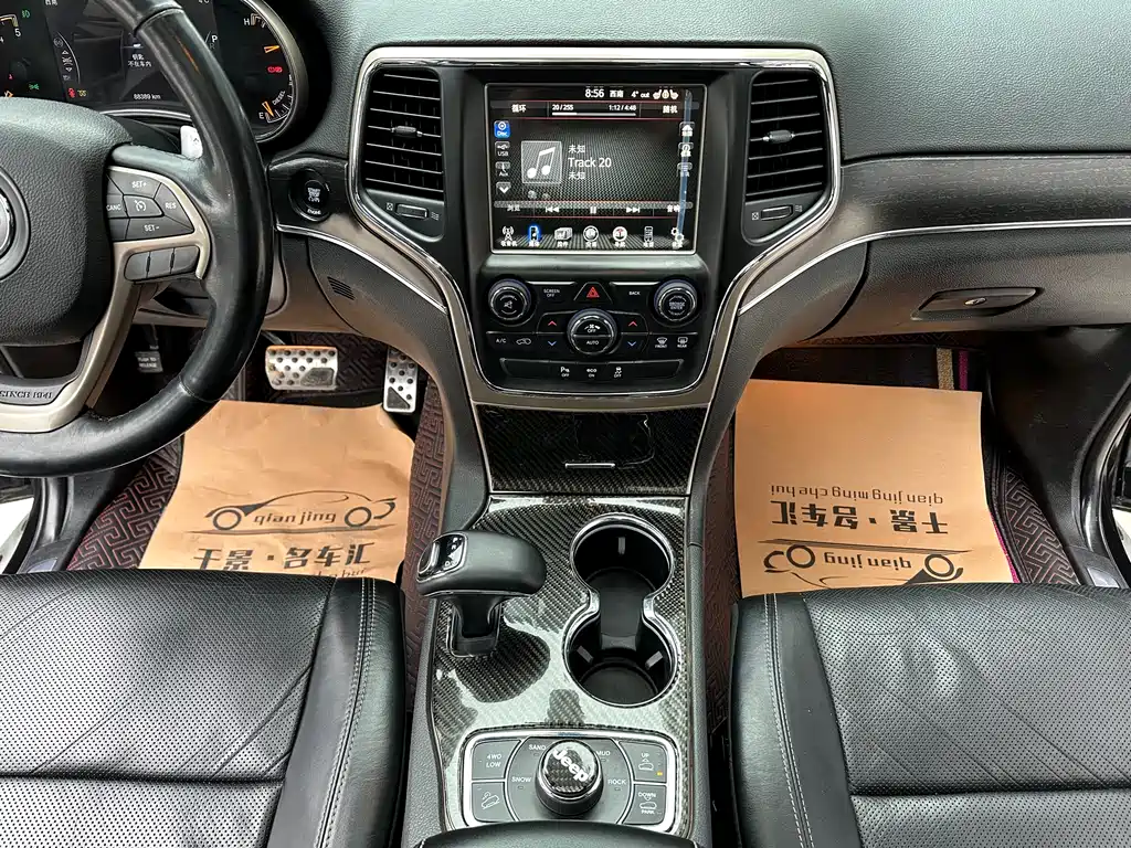 Jeep Grand Cherokee 2015 — фото 15