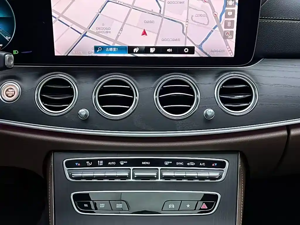 Mercedes-Benz E-Class 2022 — фото 18