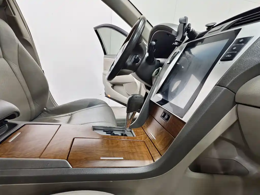 Toyota Camry 2011 — фото 15