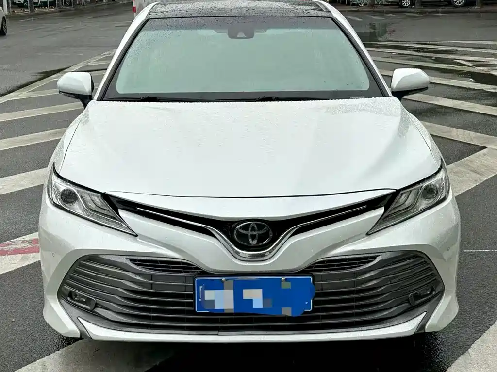 Toyota Camry 2018 — фото 2