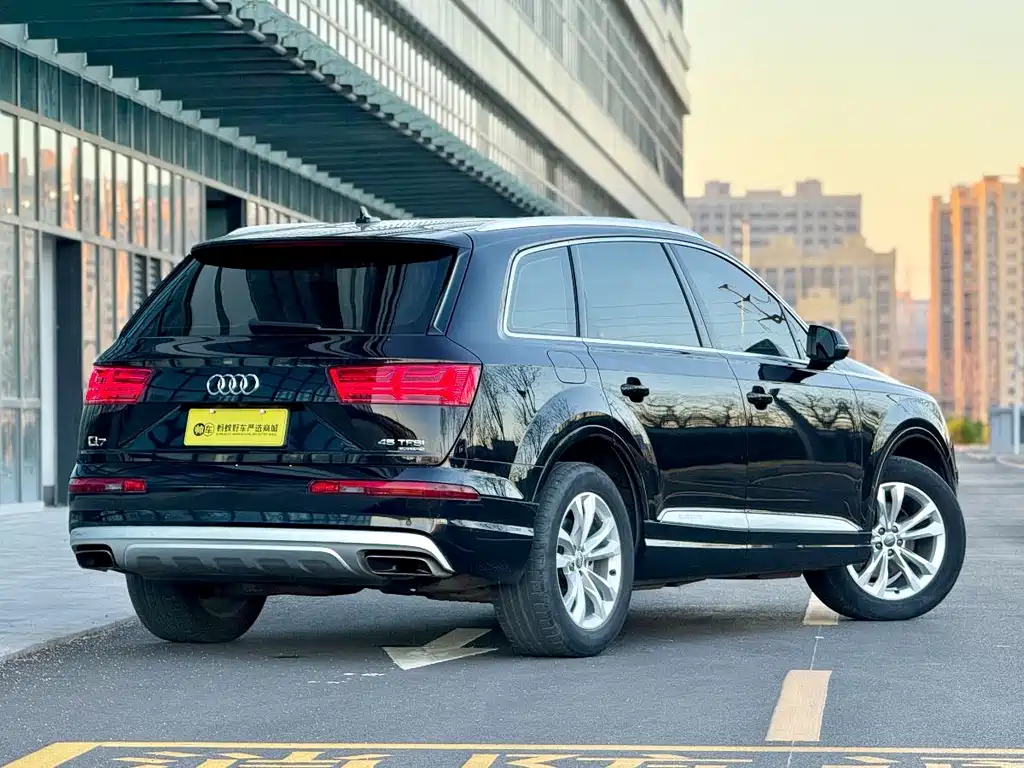 Audi Q7 2019 — фото 8