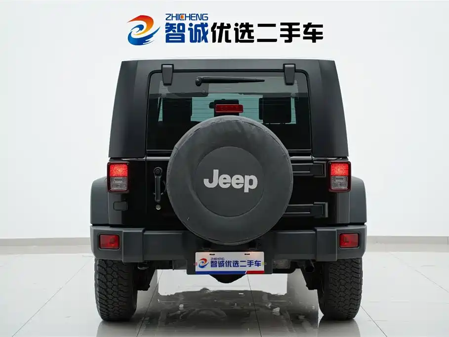 Jeep Wrangler 2010 — фото 35