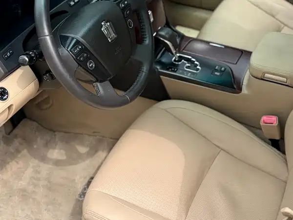 Toyota Crown 2010