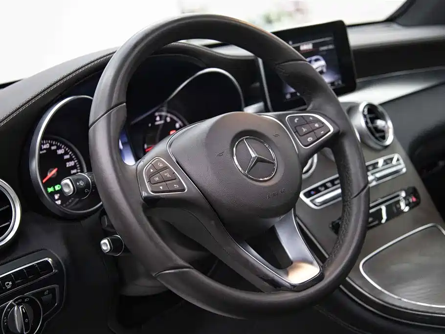 Mercedes-Benz GLC 2016 — фото 15